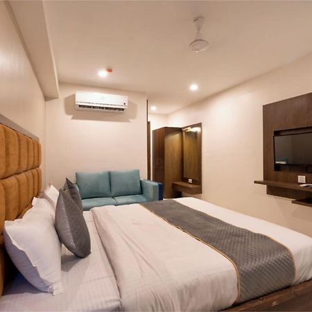 Hotel Royal 24 أحمد أباد المظهر الخارجي الصورة