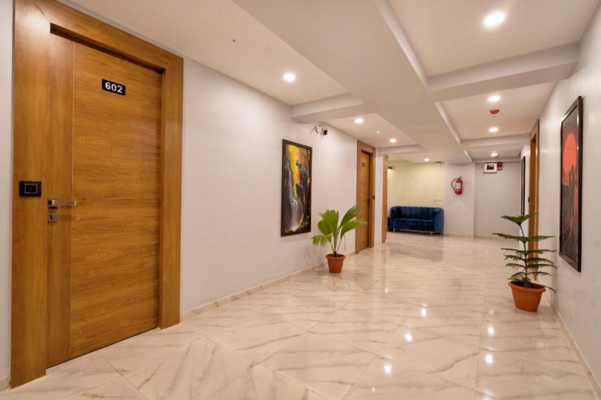 Hotel Royal 24 أحمد أباد المظهر الخارجي الصورة