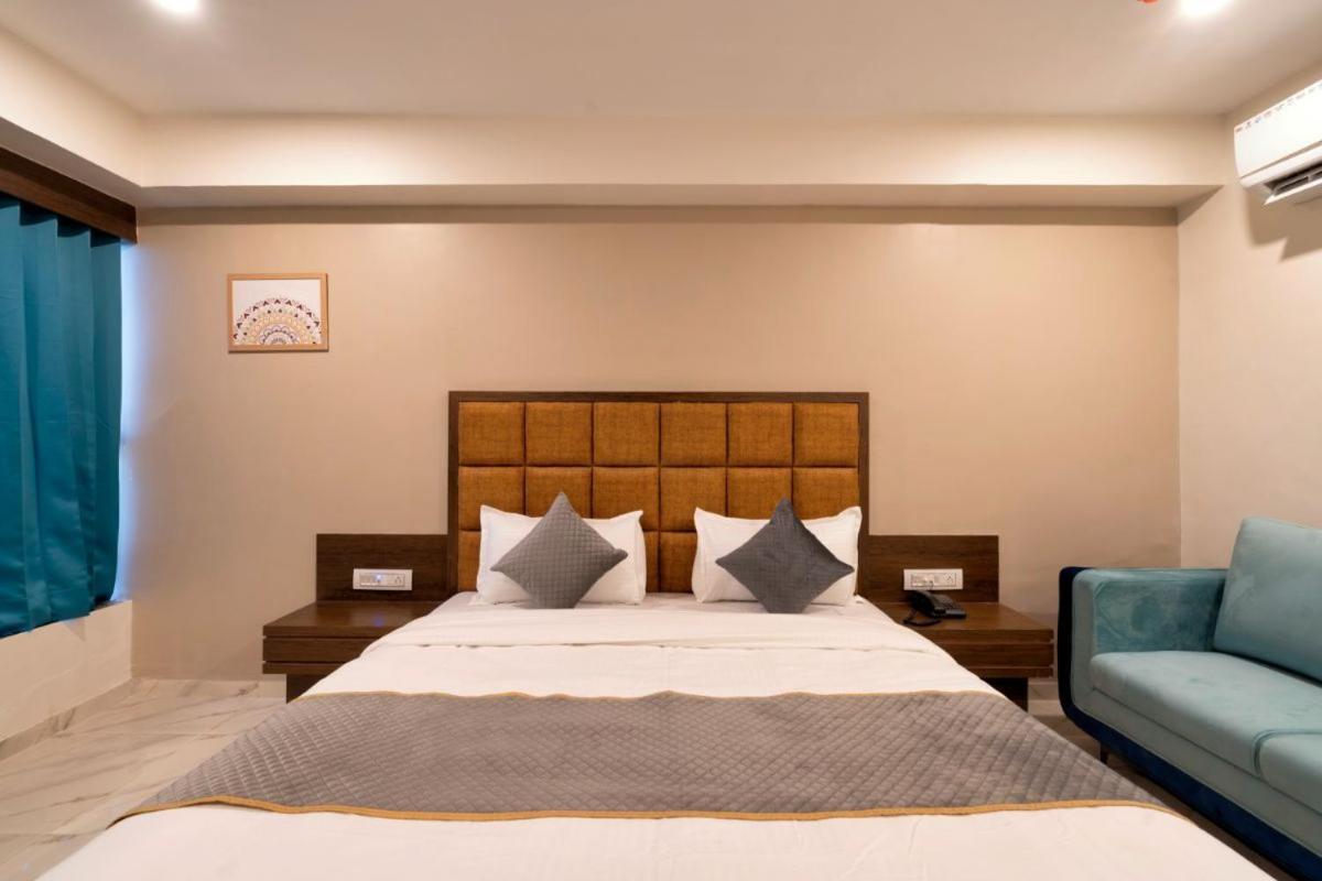 Hotel Royal 24 أحمد أباد المظهر الخارجي الصورة