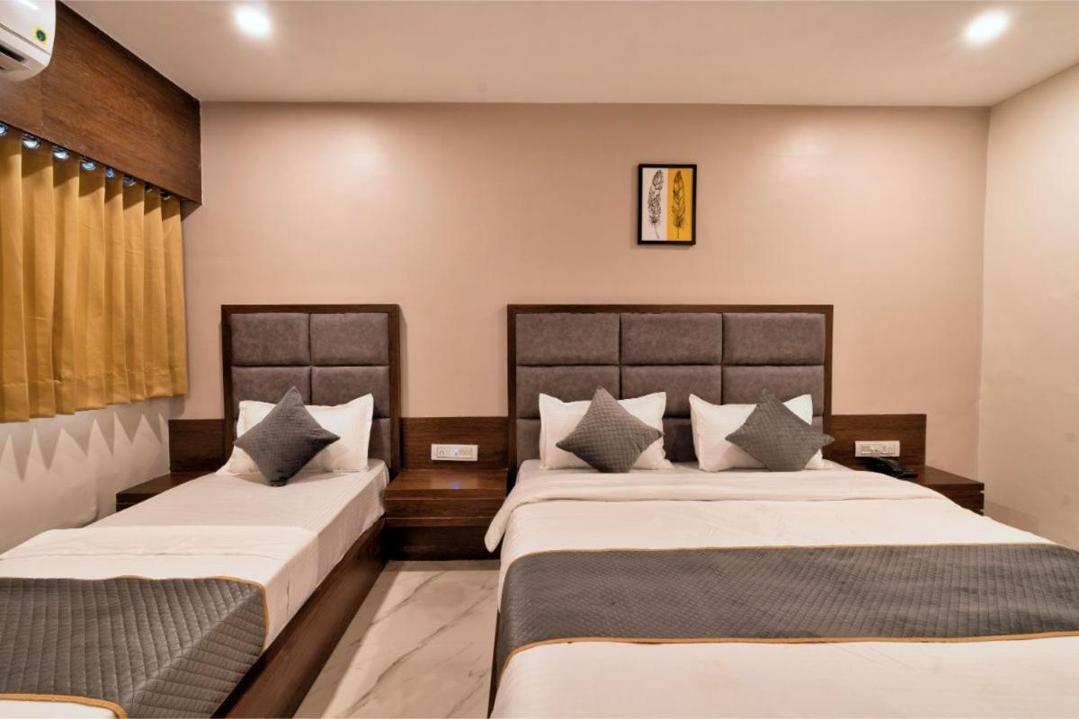 Hotel Royal 24 أحمد أباد المظهر الخارجي الصورة