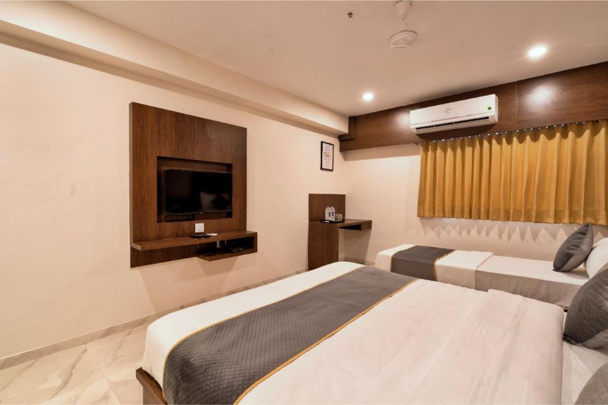 Hotel Royal 24 أحمد أباد المظهر الخارجي الصورة