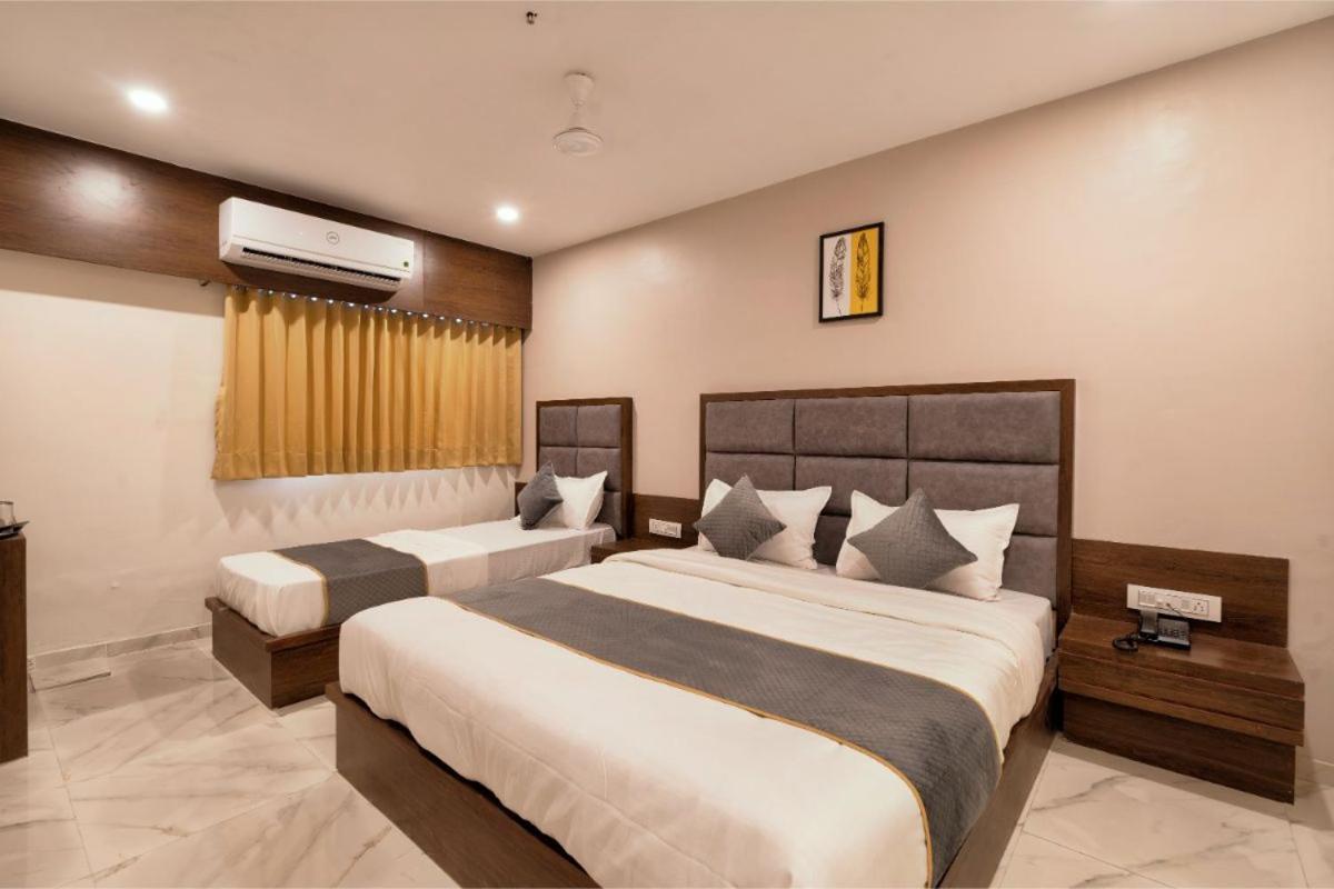 Hotel Royal 24 أحمد أباد المظهر الخارجي الصورة