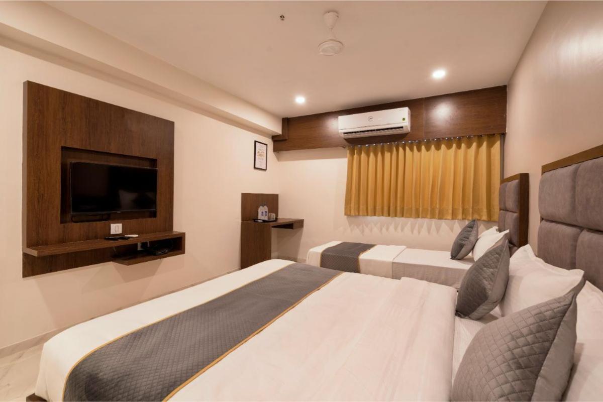 Hotel Royal 24 أحمد أباد المظهر الخارجي الصورة