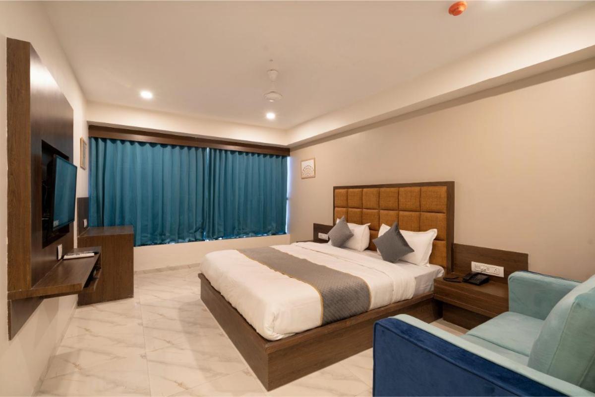 Hotel Royal 24 أحمد أباد المظهر الخارجي الصورة