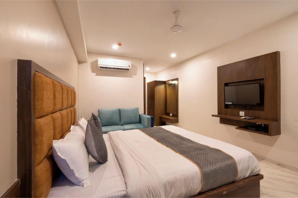 Hotel Royal 24 أحمد أباد المظهر الخارجي الصورة