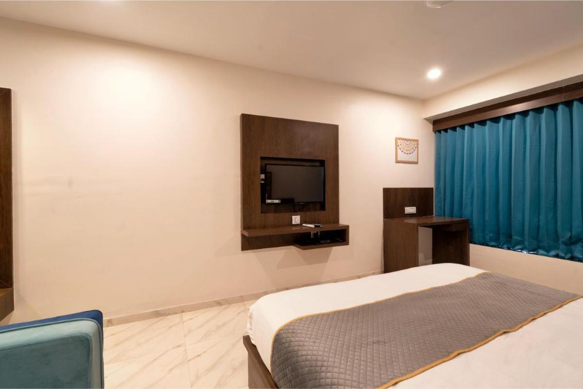 Hotel Royal 24 أحمد أباد المظهر الخارجي الصورة
